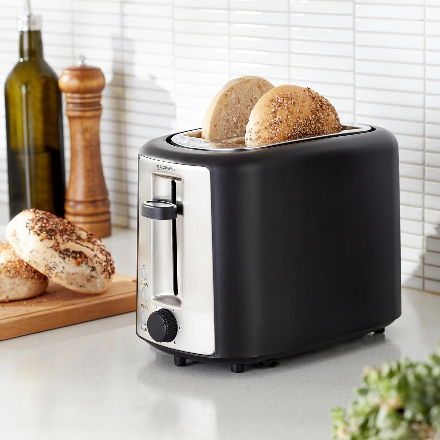 2 Slice Toaster For Bread & Bagels (Black & Silver)